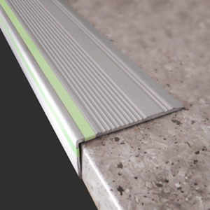 پروفیل نبشی آلومینیومی 7 سانتی ـ کد : 913 